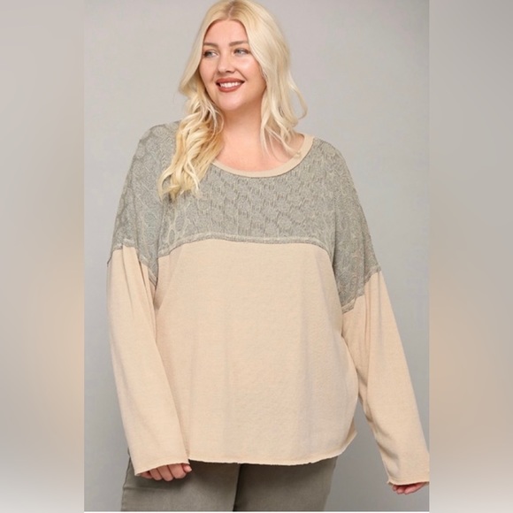 Dotted Contrast and Solid Knit Drop Shoulder - Picture 2 of 6